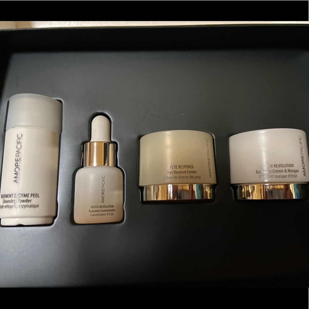 Amorepacific Deluxe Set - Picture 2 of 3